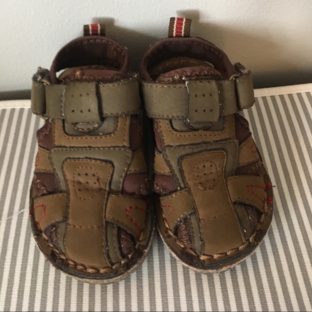 Genuine kids Osh Kosh baby boy sandals.